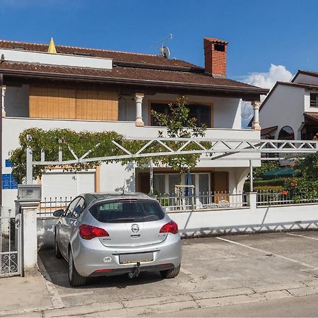 1 Bedroom Beautiful Apartment In Porec Ngoại thất bức ảnh