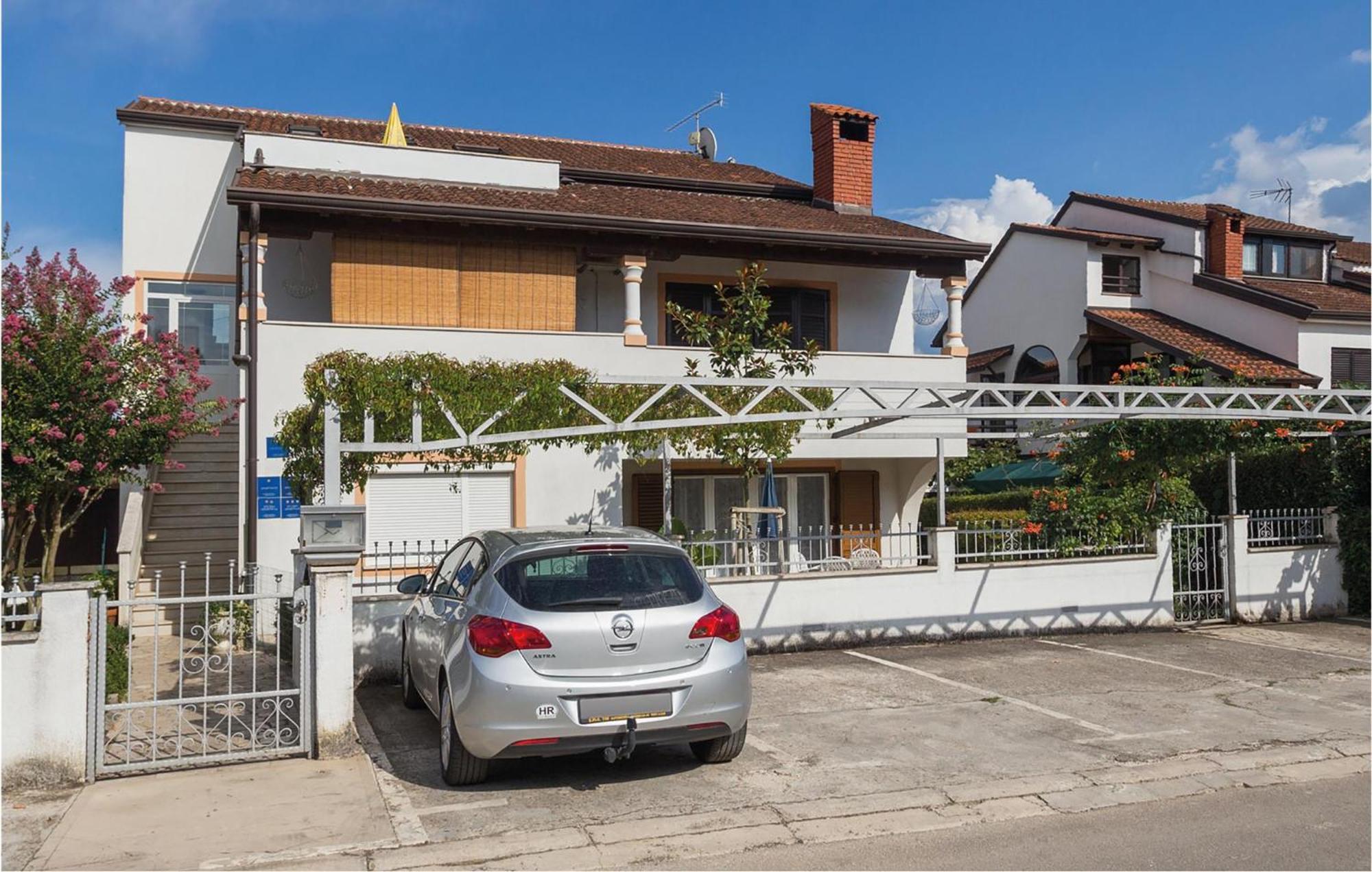 1 Bedroom Beautiful Apartment In Porec Ngoại thất bức ảnh