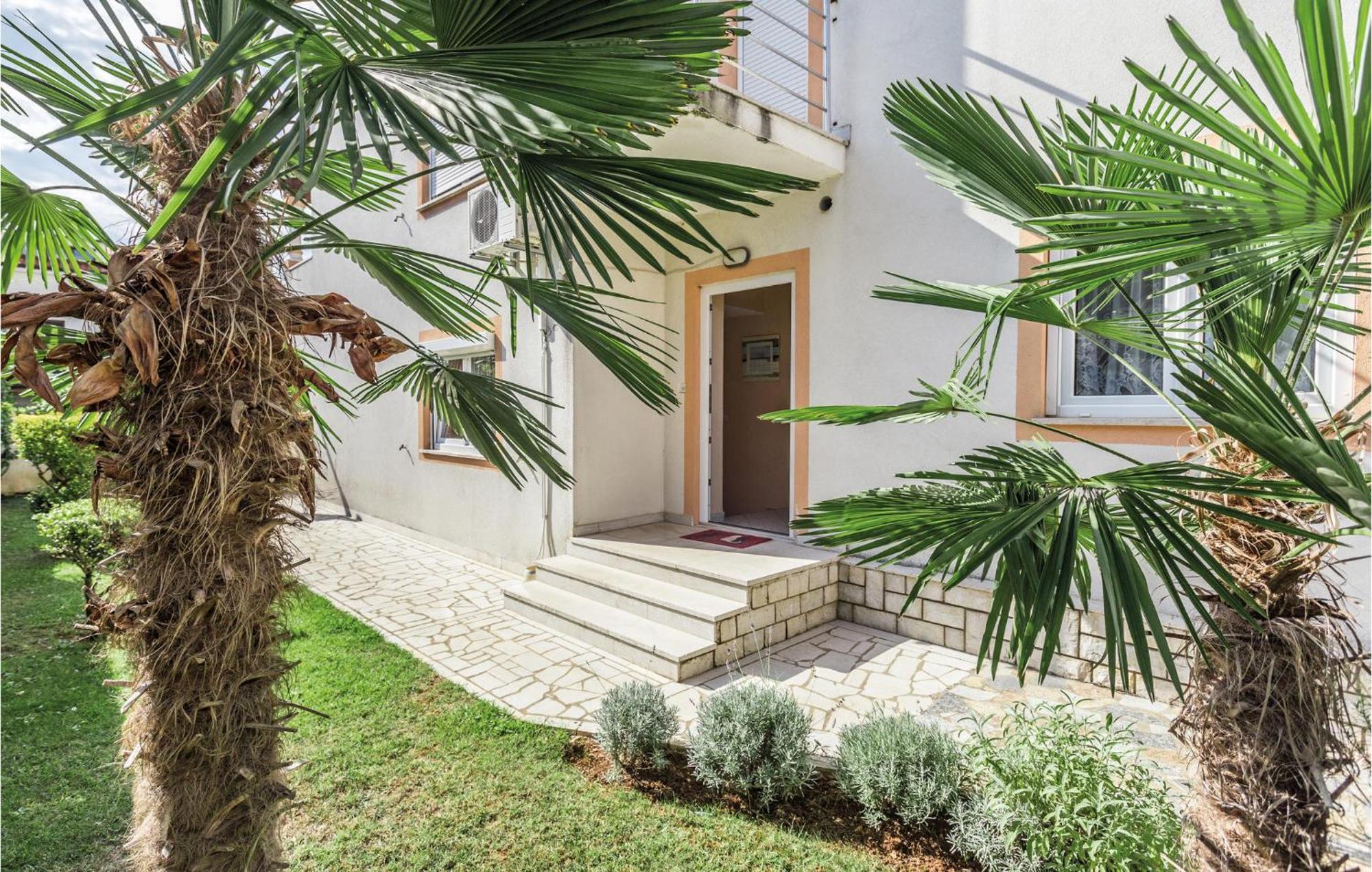 1 Bedroom Beautiful Apartment In Porec Ngoại thất bức ảnh